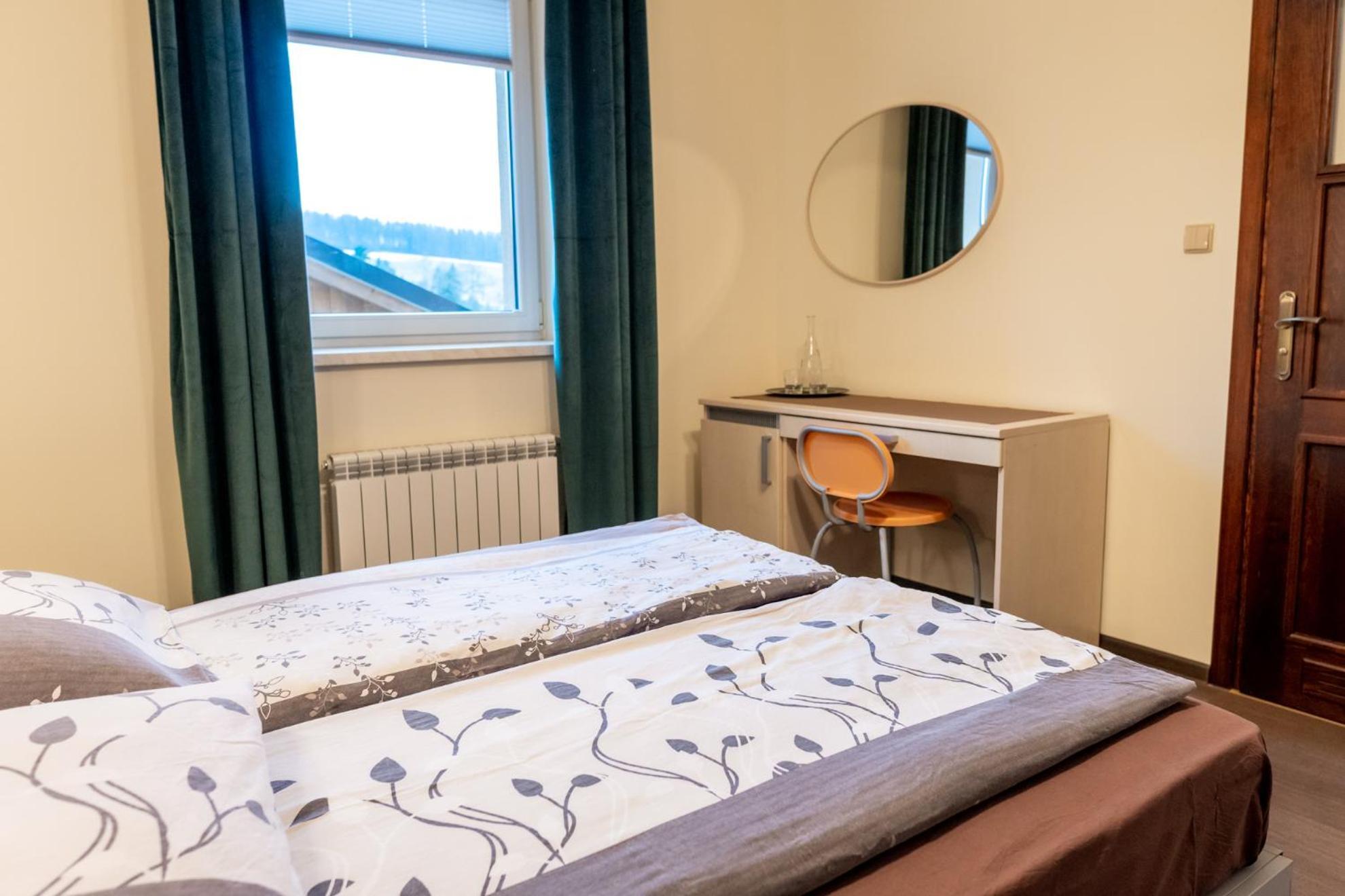 Gosciniec Stara Szkola Hotell Haluszowa Eksteriør bilde
