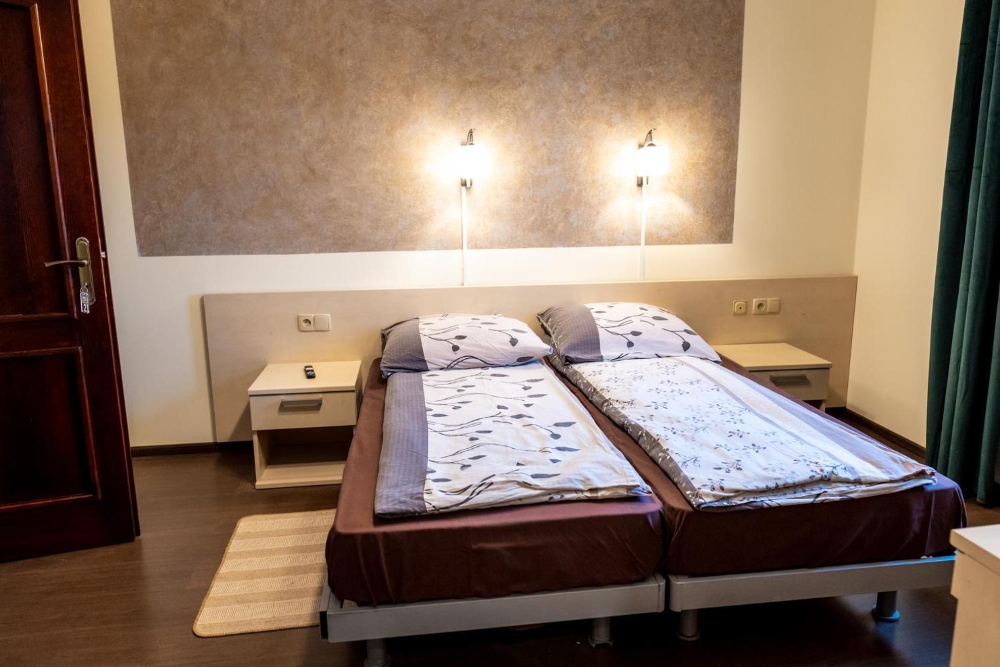Gosciniec Stara Szkola Hotell Haluszowa Eksteriør bilde