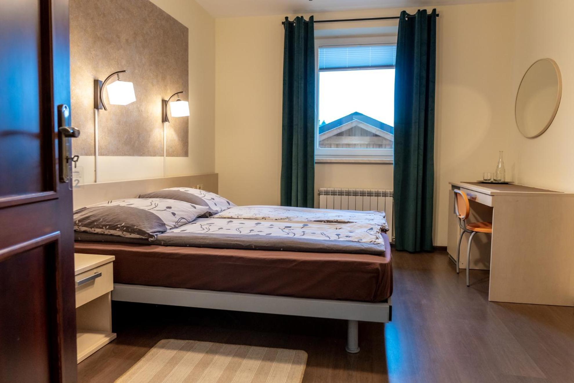 Gosciniec Stara Szkola Hotell Haluszowa Eksteriør bilde